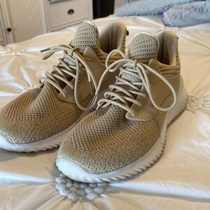 Women’s Shoes size 10